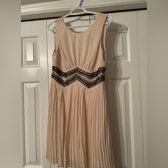 Cream With Black Sequins - Picture 1 of 3